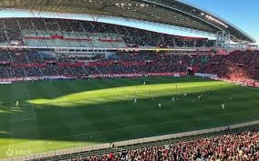 NBA｜重摔倒地迟迟不能起身 库里受伤全场寂静